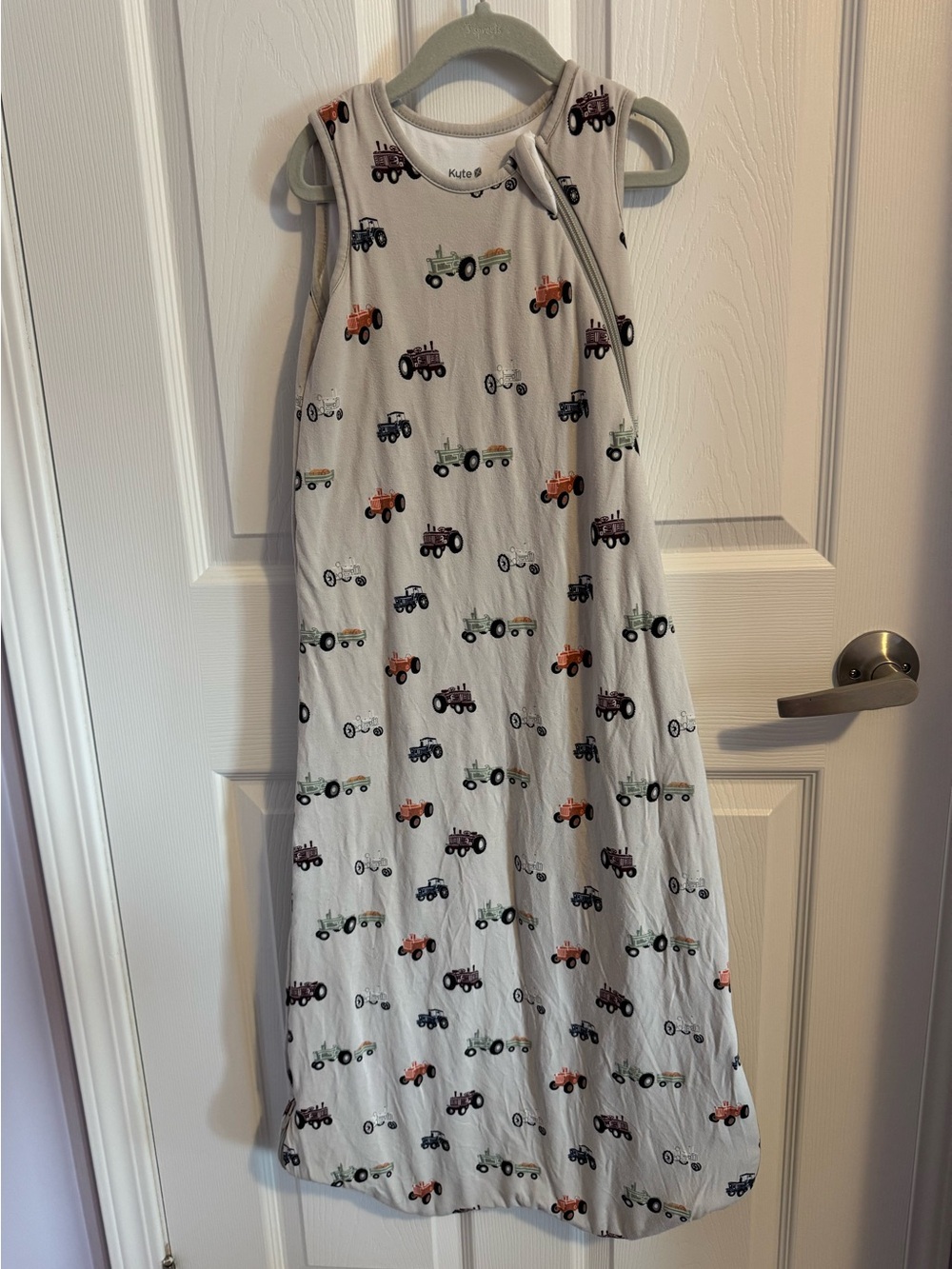 Kyte BABY Cream Sleeveless Sleep Sack with Multicolor Tractor Print